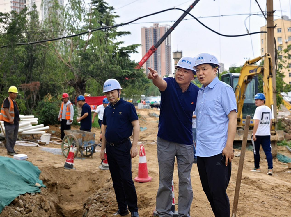 鄭州市建設投資集團有限公司副總經(jīng)理張巖到鄭州建投通訊管線有限公司開展安全生產(chǎn)檢查